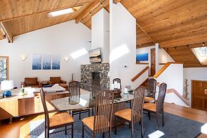 Creekside At Northstar 4 Bedroom Home by RedAwning