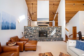 Creekside At Northstar 4 Bedroom Home by RedAwning