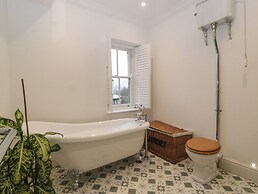 Vallis Oak Villa
