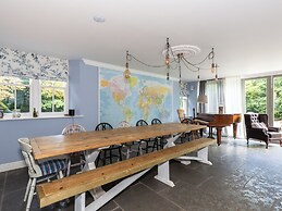 Vallis Oak Villa