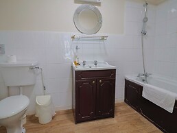 The Orchard Country House