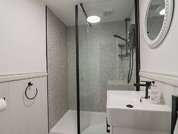 1 Bay View Court