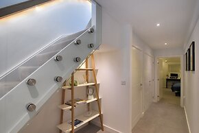 3 Grove Mews