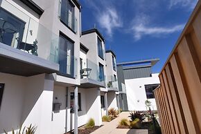 3 Grove Mews