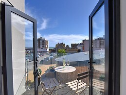 3 Grove Mews
