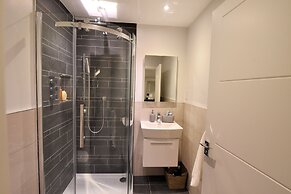 3 Grove Mews
