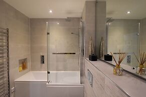 3 Grove Mews
