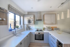 3 Grove Mews
