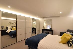 3 Grove Mews
