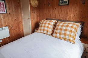 10 Pinewood Retreat