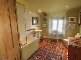 Coombe Street Cottage