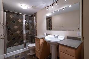 LUXURIOUS 5,500 sqft Home: 5 Br/5 Ba | PRIVATE Pool & Hot Tub | STEPS 