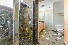 LUXURIOUS 5,500 sqft Home: 5 Br/5 Ba | PRIVATE Pool & Hot Tub | STEPS 