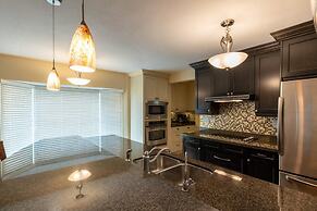 LUXURIOUS 5,500 sqft Home: 5 Br/5 Ba | PRIVATE Pool & Hot Tub | STEPS 