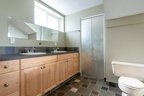 LUXURIOUS 5,500 sqft Home: 5 Br/5 Ba | PRIVATE Pool & Hot Tub | STEPS 