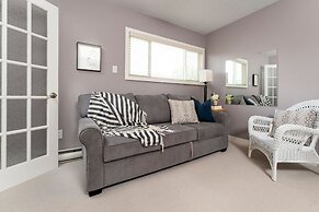 LUXURIOUS 5,500 sqft Home: 5 Br/5 Ba | PRIVATE Pool & Hot Tub | STEPS 