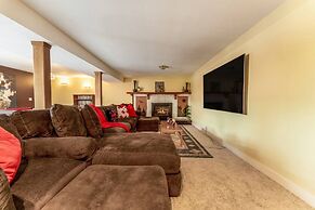 LUXURIOUS 5,500 sqft Home: 5 Br/5 Ba | PRIVATE Pool & Hot Tub | STEPS 