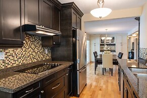 LUXURIOUS 5,500 sqft Home: 5 Br/5 Ba | PRIVATE Pool & Hot Tub | STEPS 