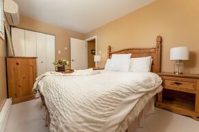 LUXURIOUS 5,500 sqft Home: 5 Br/5 Ba | PRIVATE Pool & Hot Tub | STEPS 