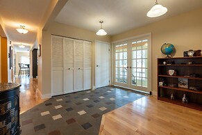 LUXURIOUS 5,500 sqft Home: 5 Br/5 Ba | PRIVATE Pool & Hot Tub | STEPS 