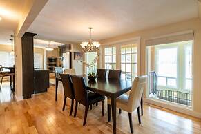 LUXURIOUS 5,500 sqft Home: 5 Br/5 Ba | PRIVATE Pool & Hot Tub | STEPS 