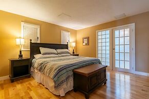 LUXURIOUS 5,500 sqft Home: 5 Br/5 Ba | PRIVATE Pool & Hot Tub | STEPS 