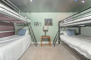 LUXURIOUS 5,500 sqft Home: 5 Br/5 Ba | PRIVATE Pool & Hot Tub | STEPS 