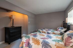 LUXURIOUS 5,500 sqft Home: 5 Br/5 Ba | PRIVATE Pool & Hot Tub | STEPS 