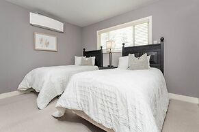 LUXURIOUS 5,500 sqft Home: 5 Br/5 Ba | PRIVATE Pool & Hot Tub | STEPS 