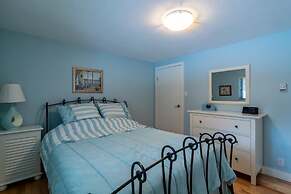 LUXURIOUS 5,500 sqft Home: 5 Br/5 Ba | PRIVATE Pool & Hot Tub | STEPS 