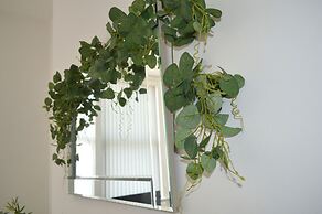 Beautiful Two-bed Apartment With Driveway Parking