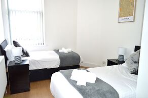 Beautiful Two-bed Apartment With Driveway Parking