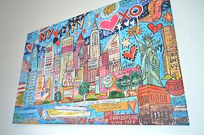 Beautiful Two-bed Apartment With Driveway Parking