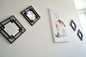 Beautiful Two-bed Apartment With Driveway Parking