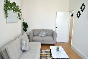 Beautiful Two-bed Apartment With Driveway Parking