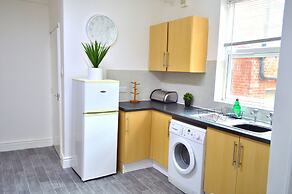 Beautiful Two-bed Apartment With Driveway Parking