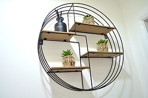 Beautiful Two-bed Apartment With Driveway Parking