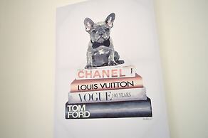 Beautiful Two-bed Apartment With Driveway Parking