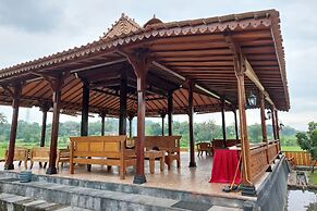 Mbok Niem Cafe and Cottage