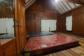 Mbok Niem Cafe and Cottage