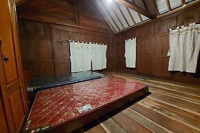 Mbok Niem Cafe and Cottage