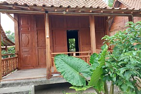 Mbok Niem Cafe and Cottage