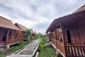 Mbok Niem Cafe and Cottage