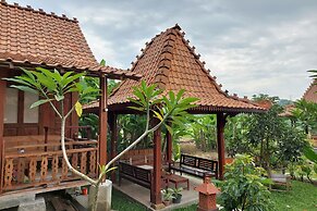 Mbok Niem Cafe and Cottage