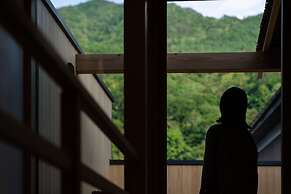 BYAKU Narai
