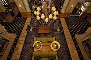 Expansive Four Bedroom Suite at The Chateaux 4 Condo by Redawning