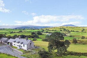 Orsedd Wen Farmhouse