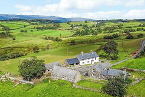 Orsedd Wen Farmhouse
