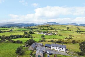 Orsedd Wen Farmhouse
