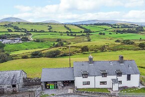 Orsedd Wen Farmhouse